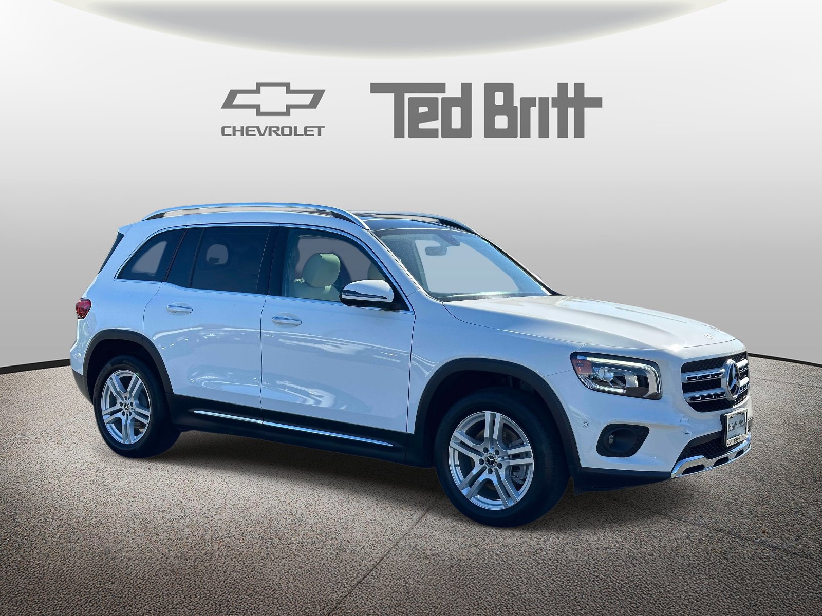 Used 2023 Mercedes-Benz GLB 250 4MATIC w/ Premium Package image 3
