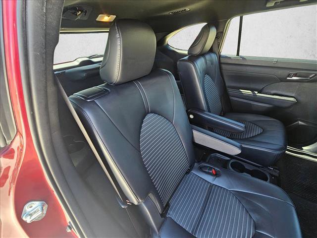 Used 2024 Toyota Highlander XSE FWD image 18