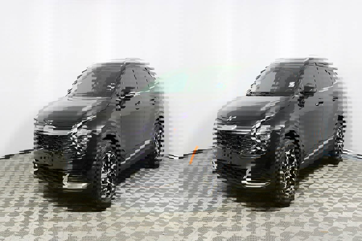 Used 2023 Kia Sportage EX image 3