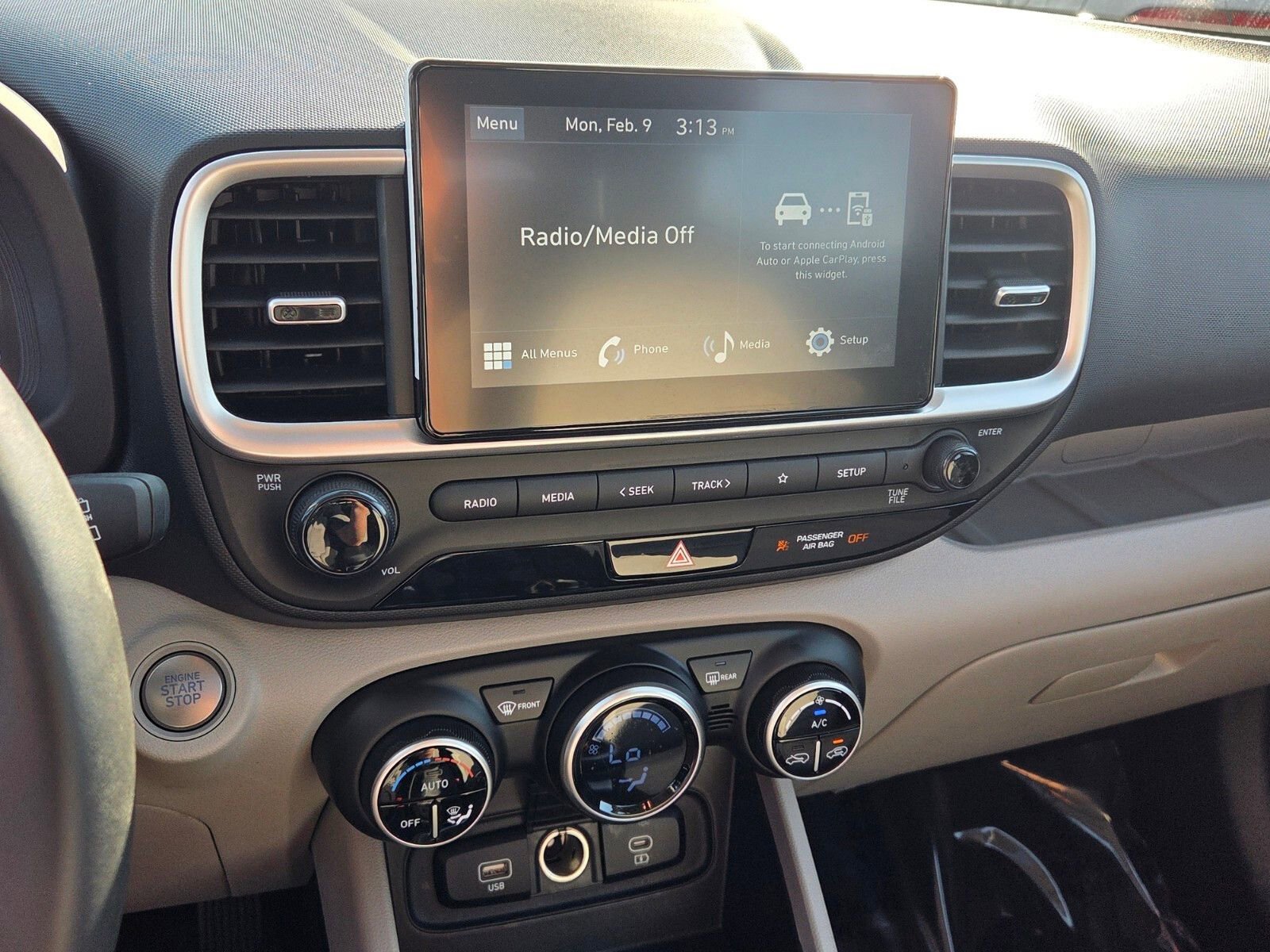 Used 2025 Hyundai Venue SEL image 19