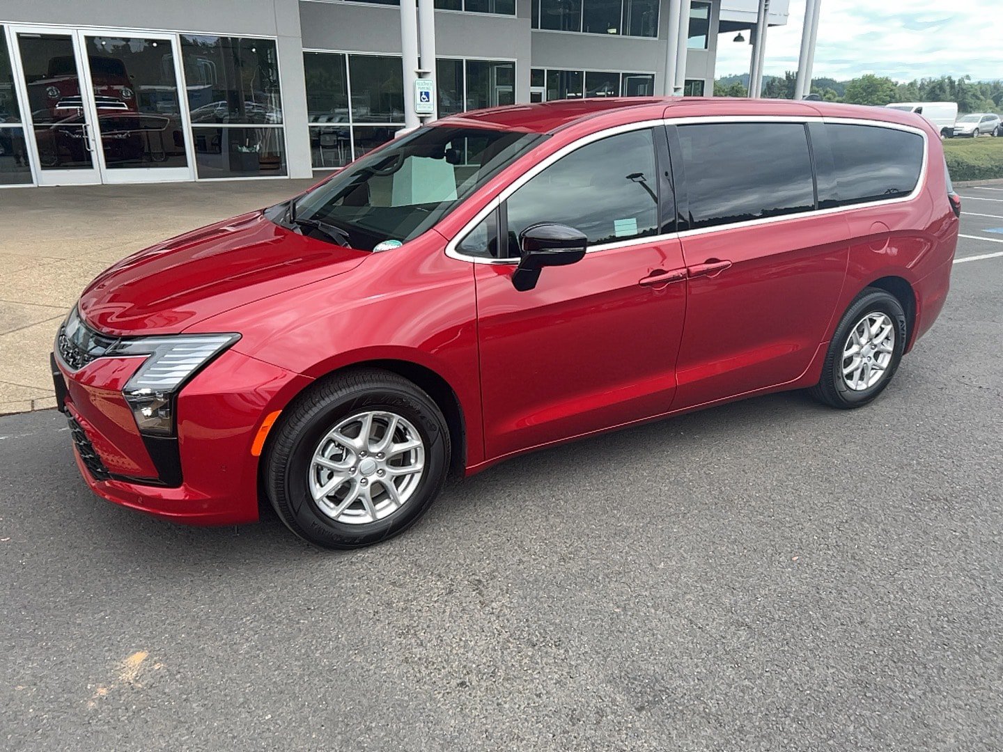 New 2027 Chrysler Pacifica Select FWD image 1