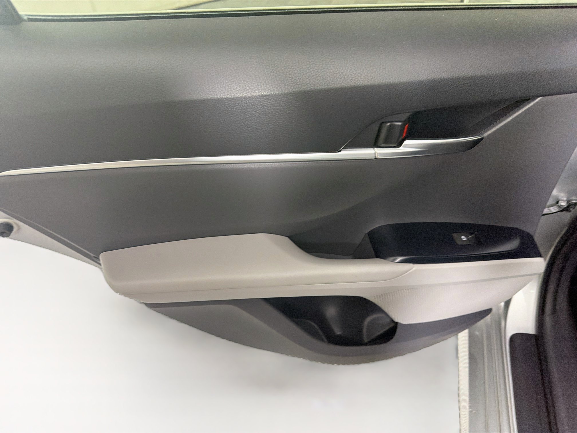Used 2018 Toyota Camry LE FWD image 24