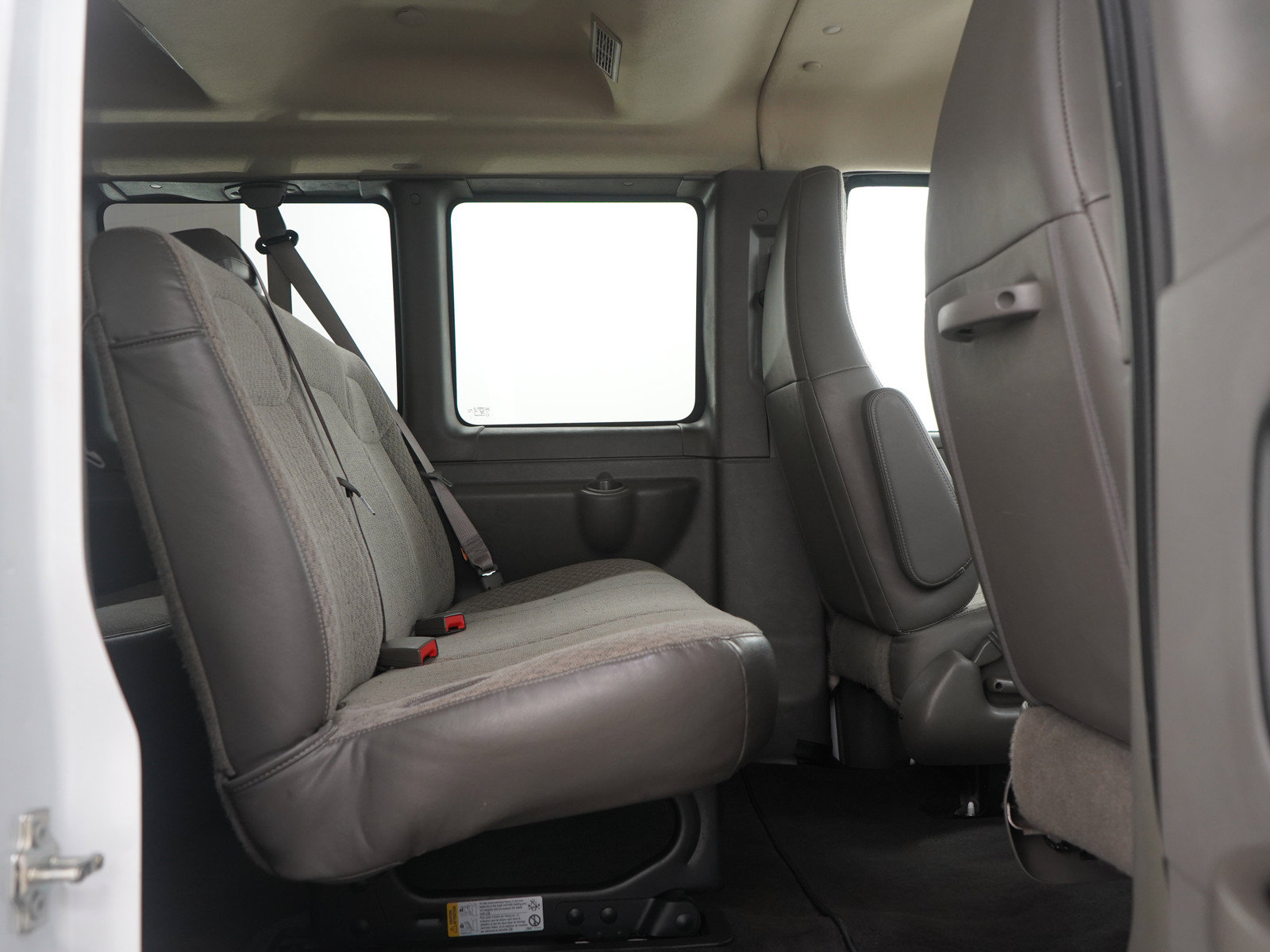 Used 2025 Chevrolet Express 3500 LT w/ LT Preferred Equipment Group RWD image 12