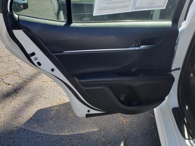 Used 2018 Toyota Camry SE image 14