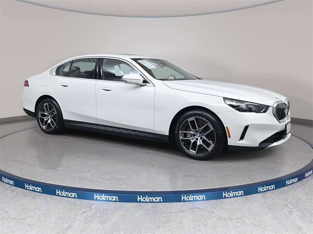 Used 2025 BMW i5 xDrive40 w/ Premium Package image 4