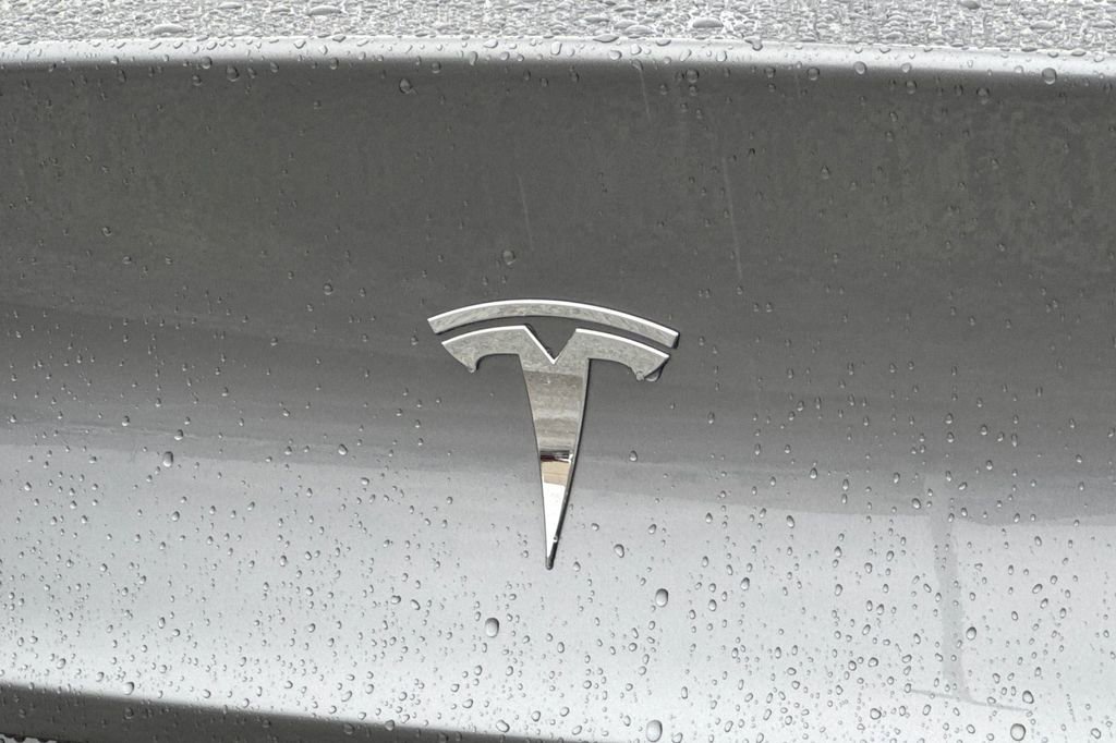 Used 2025 Tesla Model Y Long Range image 25