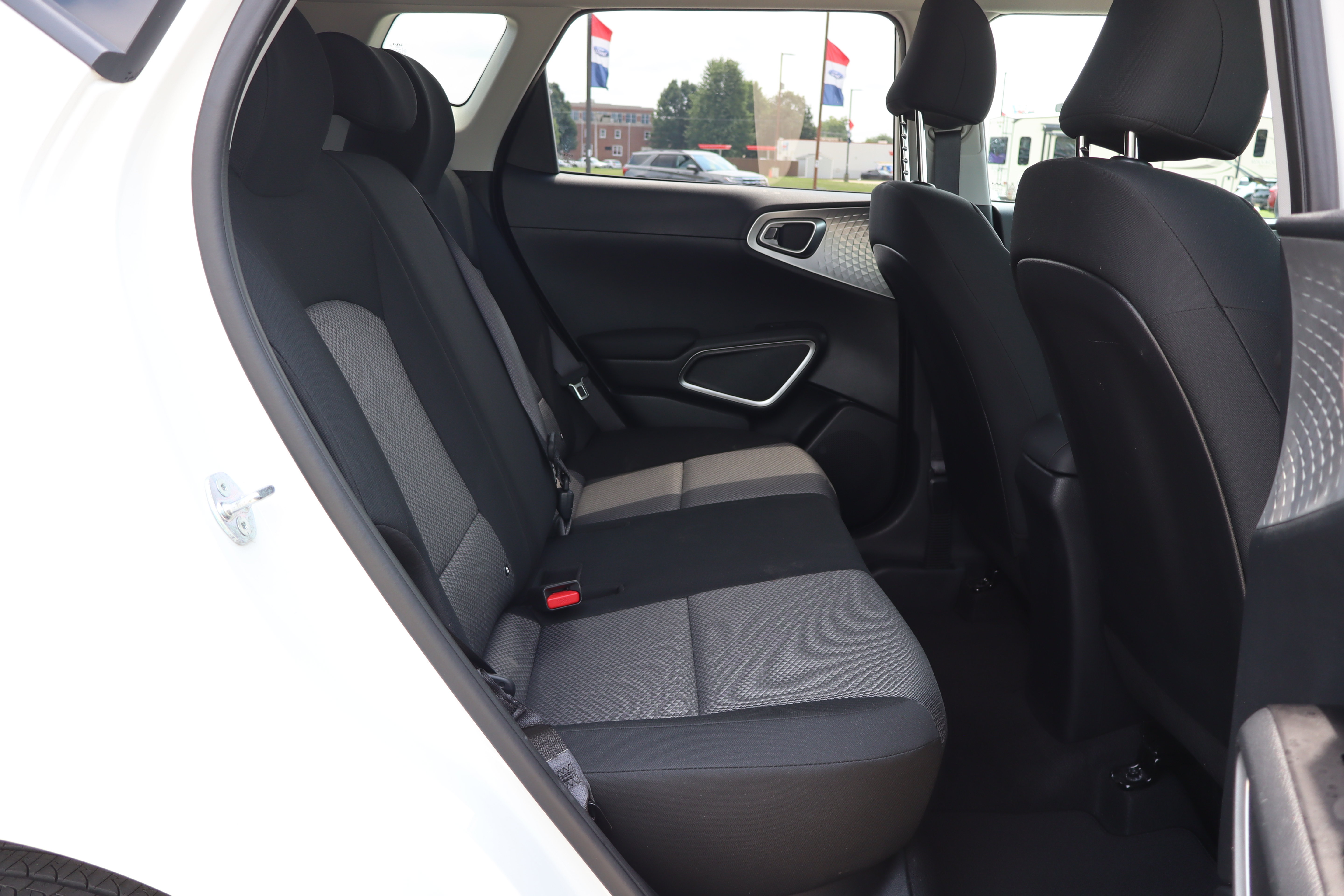Used 2025 Kia Soul LX w/ LX Technology Package FWD image 11