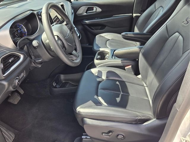 Used 2024 Chrysler Pacifica Limited FWD image 10