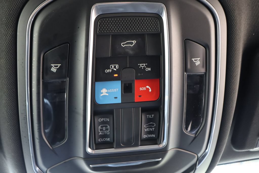 Used 2024 Jeep Grand Cherokee Altitude RWD image 27