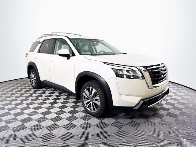 Used 2023 Nissan Pathfinder SL AWD/4WD image 10
