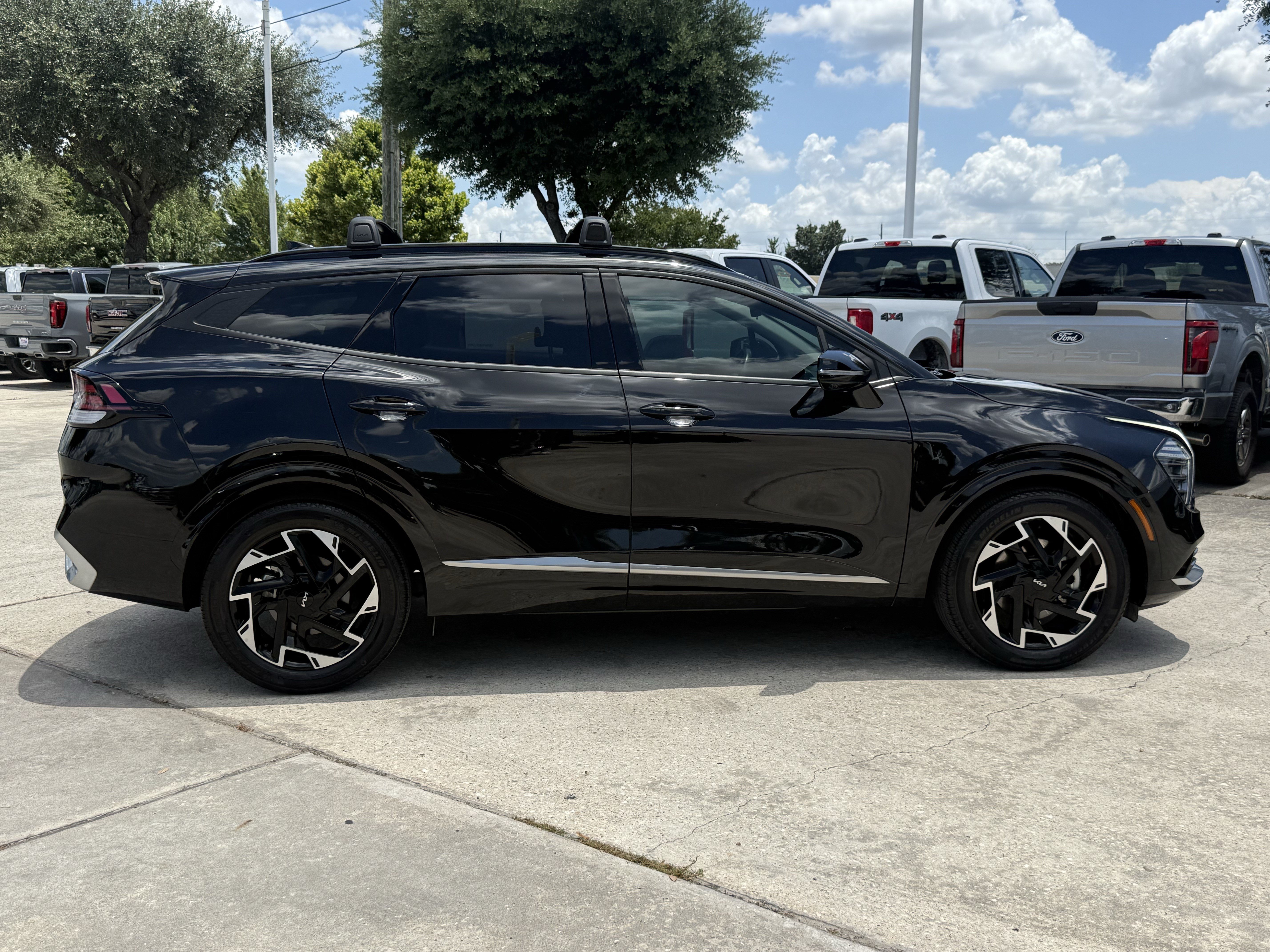 Used 2023 Kia Sportage SX FWD image 3