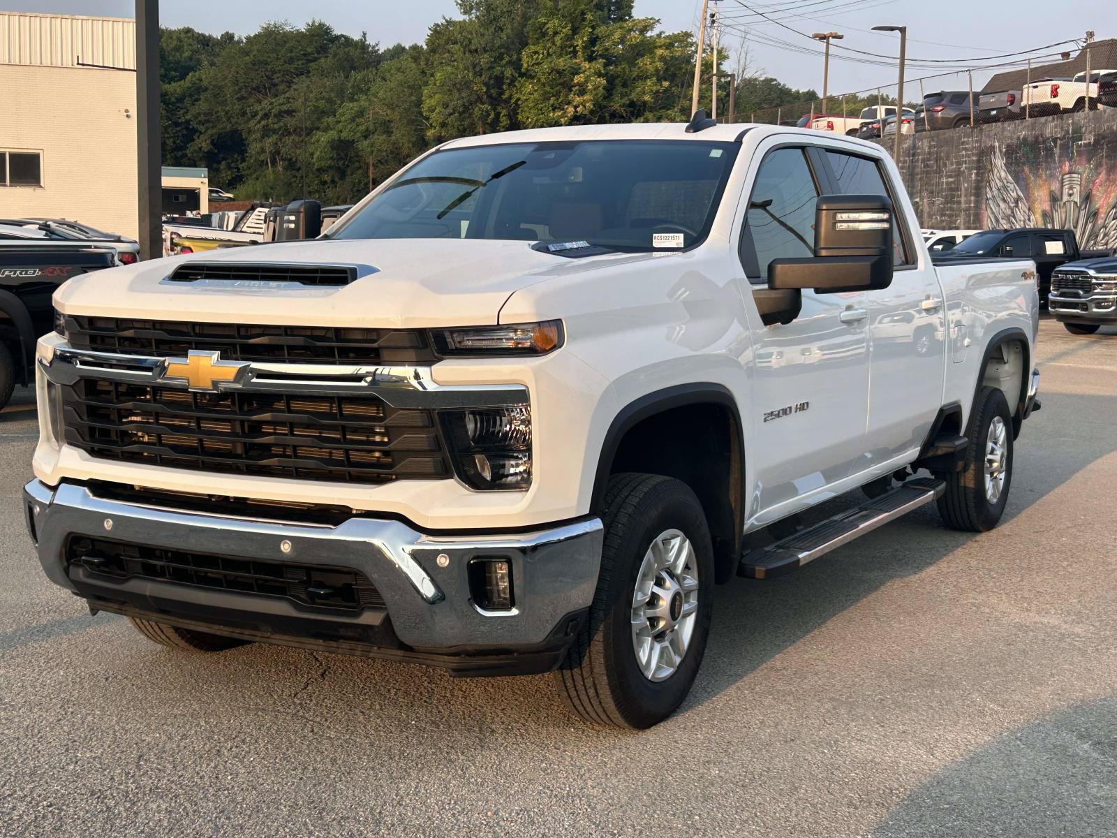 Used 2025 Chevrolet Silverado 2500 LT w/ Safety Package AWD/4WD image 3