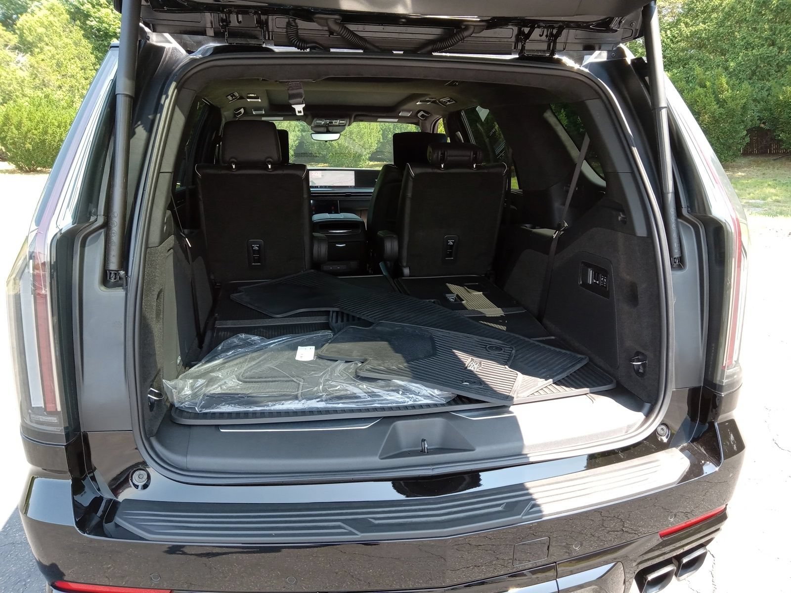 Certified 2026 Cadillac Escalade V AWD/4WD image 27
