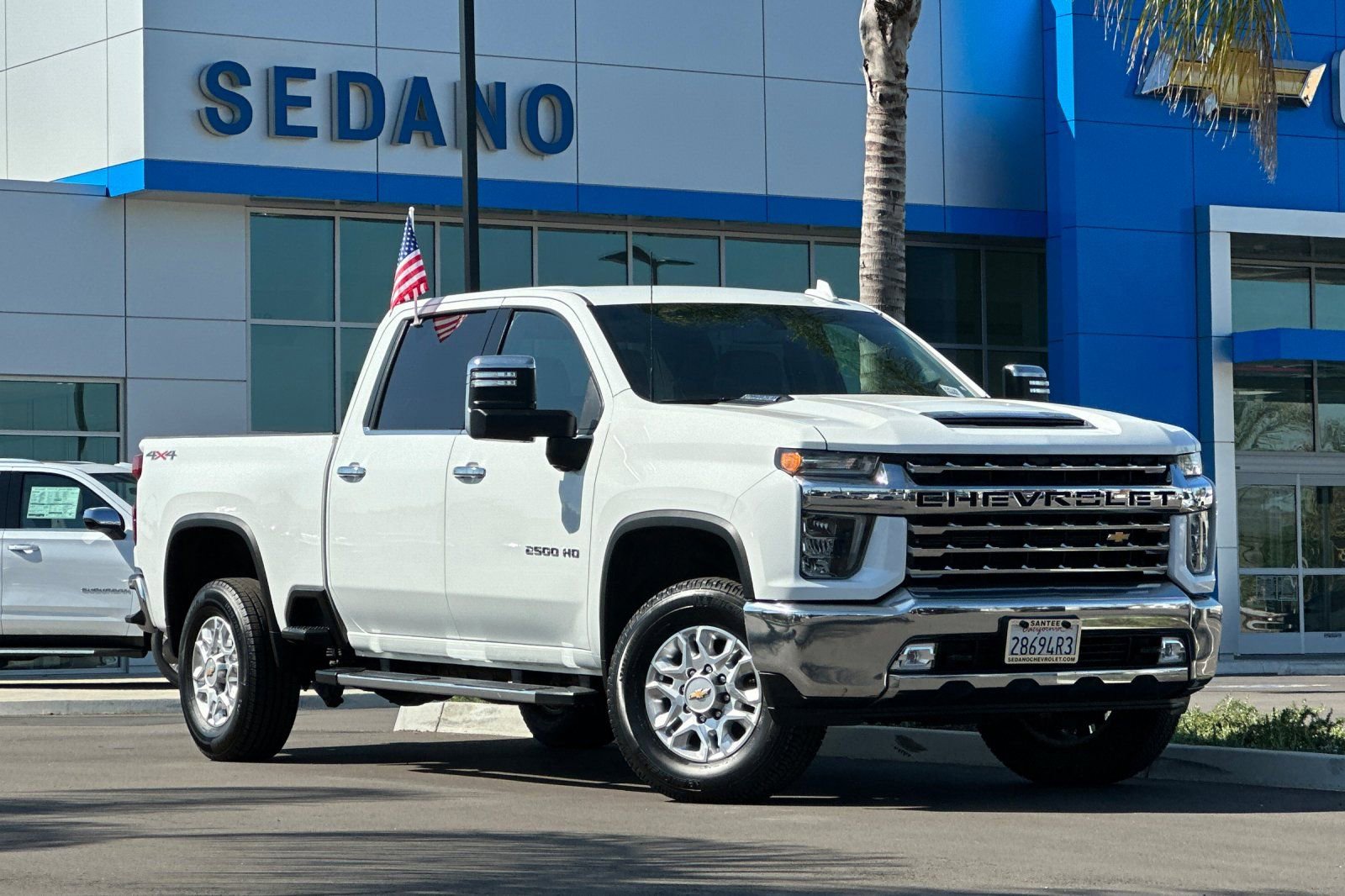 Used 2023 Chevrolet Silverado 2500 LTZ AWD/4WD image 2