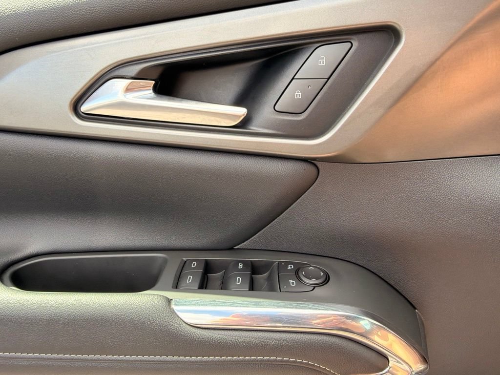 Used 2025 Chevrolet Traverse LT AWD/4WD image 28