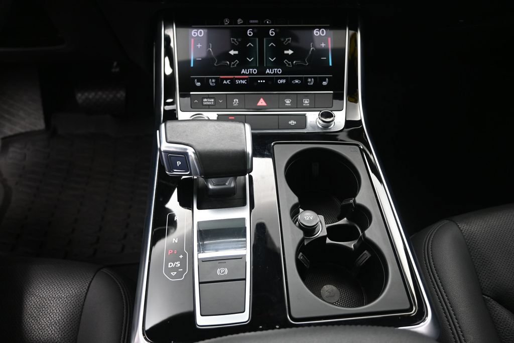Used 2022 Audi Q7 3.0T Premium Plus w/ Premium Plus Package AWD/4WD image 13