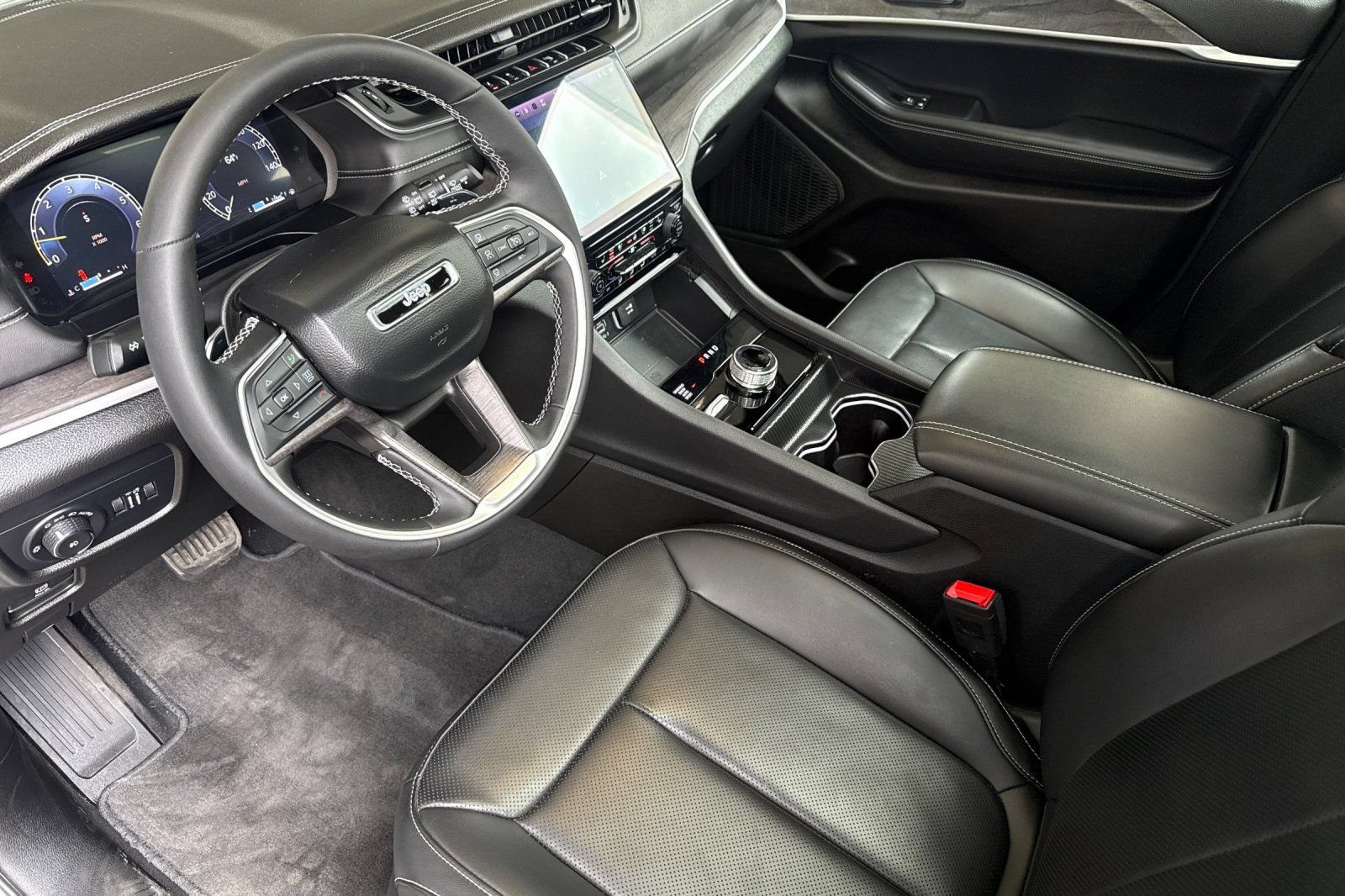 Used 2025 Jeep Grand Cherokee L Limited w/ Luxury Tech Group II AWD/4WD image 9