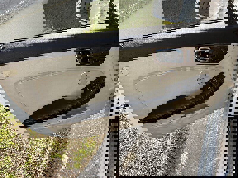 Used 2015 Mercedes-Benz SLK 250 w/ Premium Package image 10