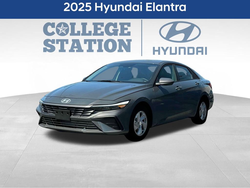 Used 2025 Hyundai Elantra SE image 1
