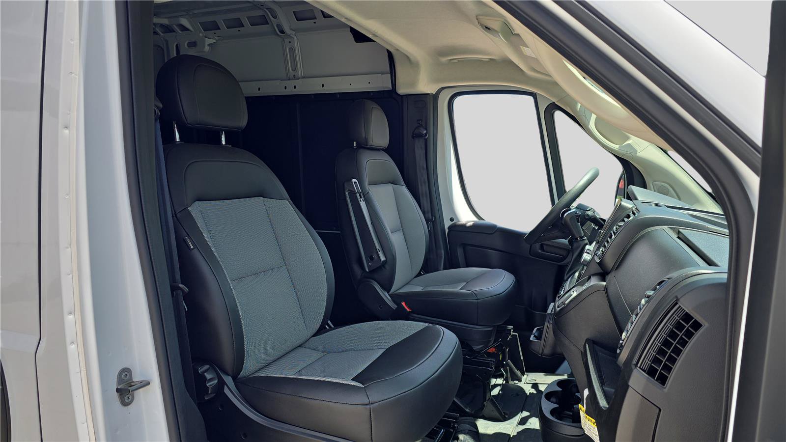 Used 2026 RAM ProMaster 2500 w/ Convenience Group FWD image 14