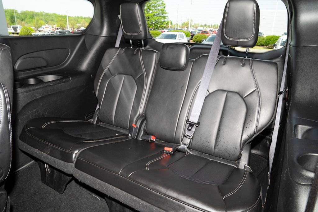 Used 2025 Chrysler Pacifica Select image 10