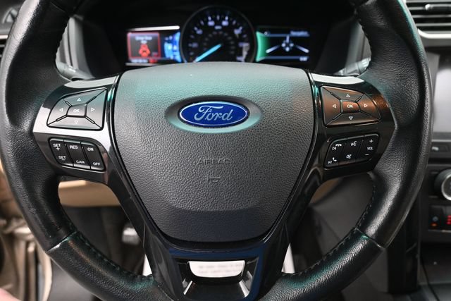 Used 2017 Ford Explorer XLT w/ Equipment Group 202A AWD/4WD image 17