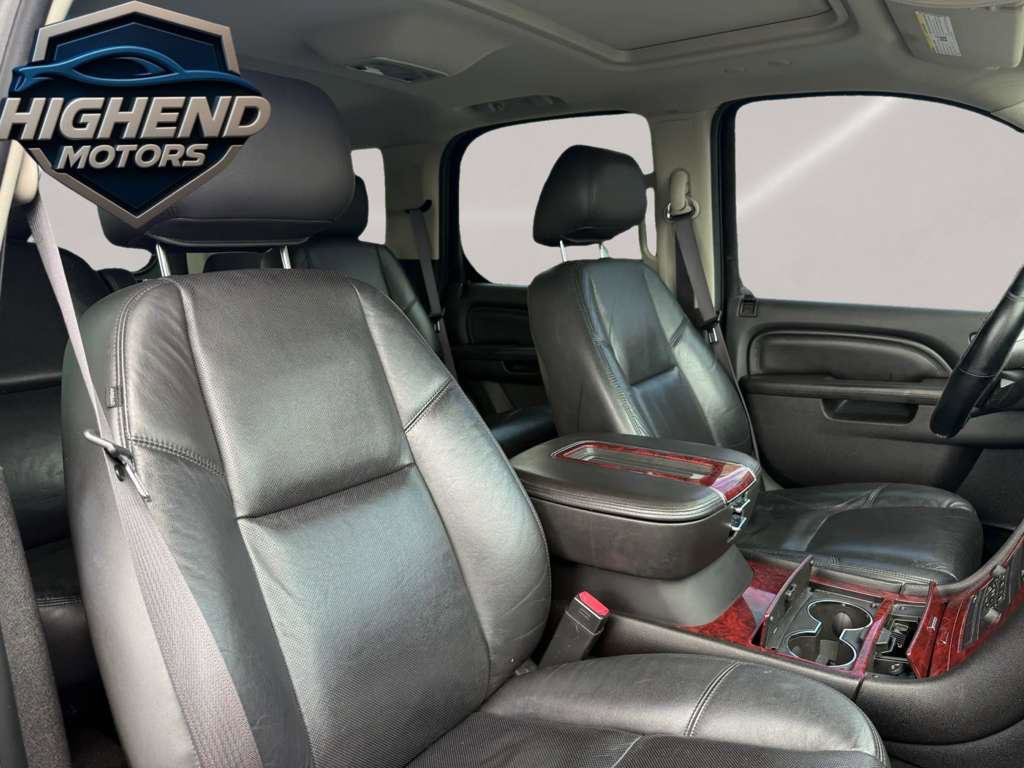 Used 2012 Cadillac Escalade Luxury AWD/4WD image 21