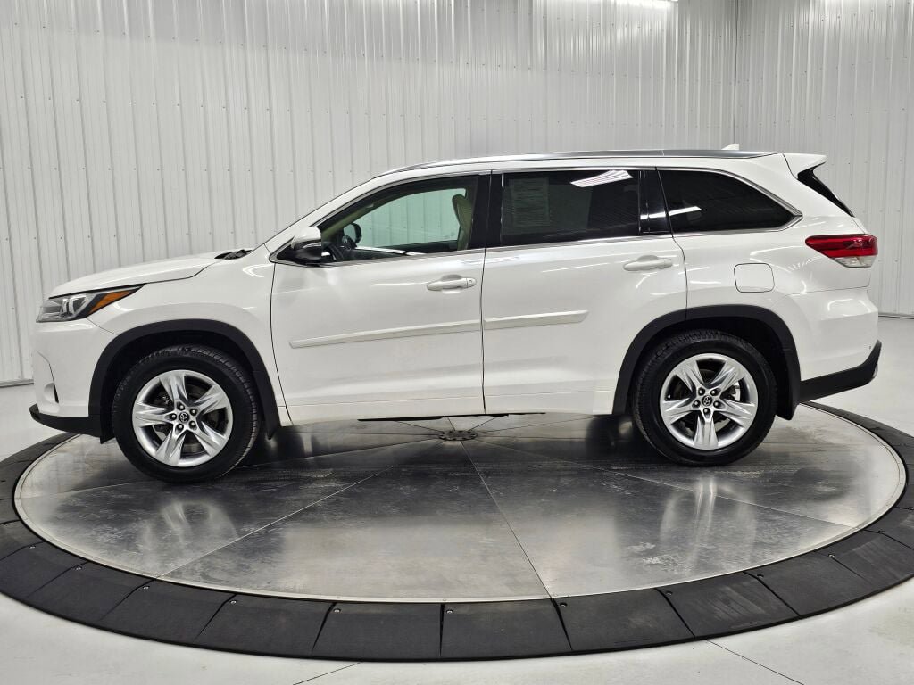 Used 2017 Toyota Highlander Limited AWD/4WD image 2
