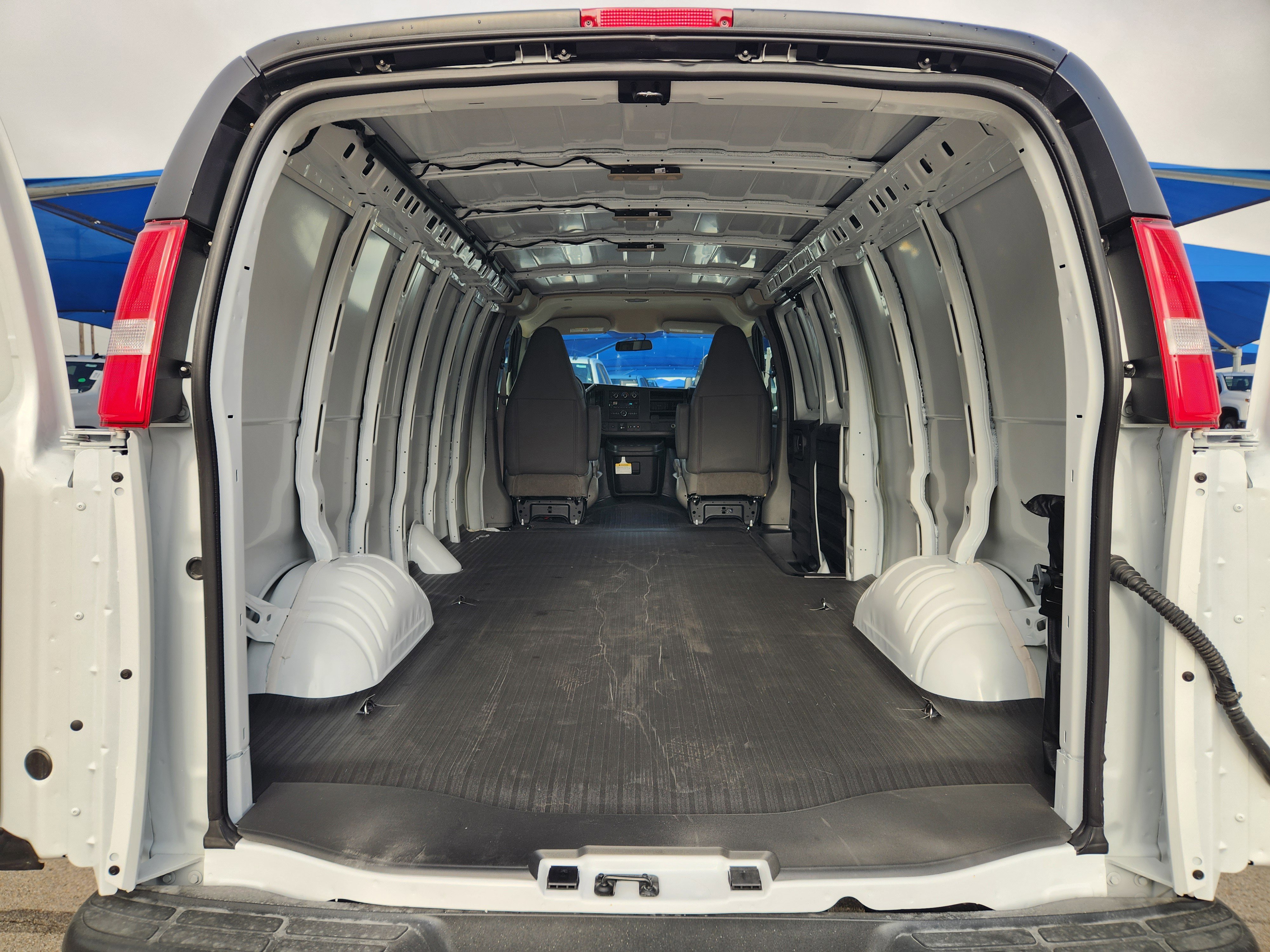 New 2025 GMC Savana 3500 Extended w/ Driver Convenience Package image 23