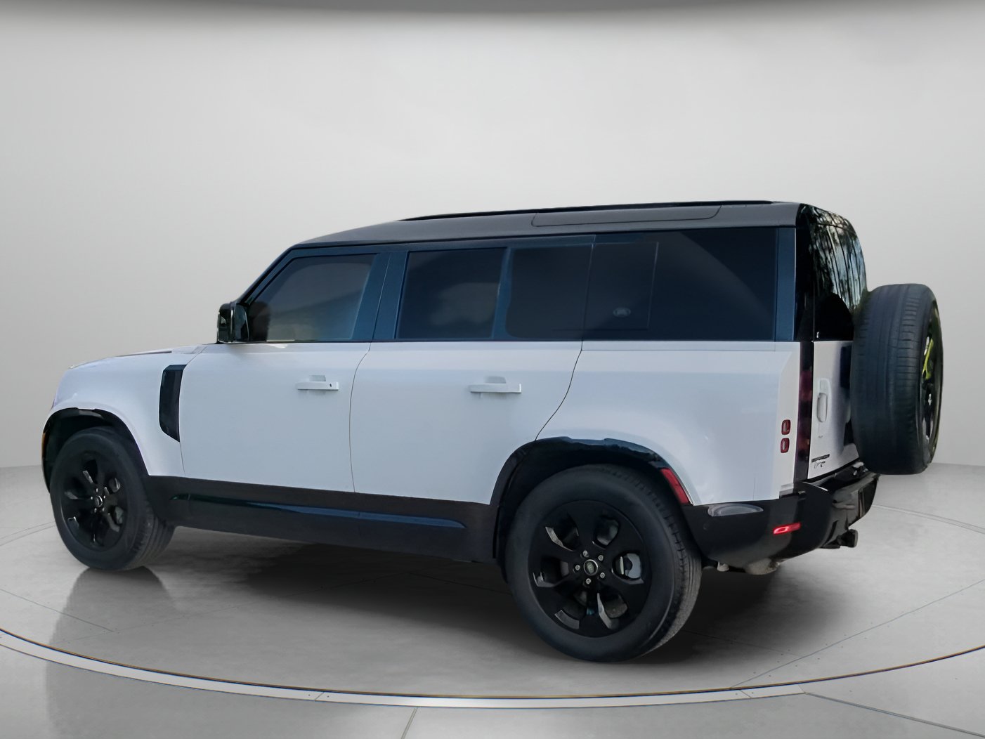 Used 2024 Land Rover Defender 110 X-Dynamic SE AWD/4WD image 19