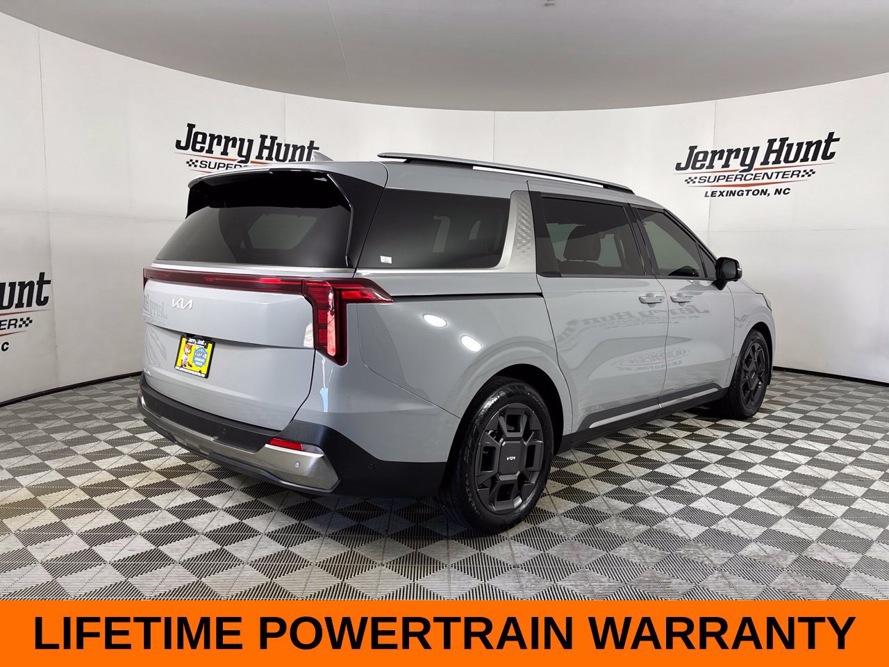 Used 2025 Kia Carnival SX FWD image 6