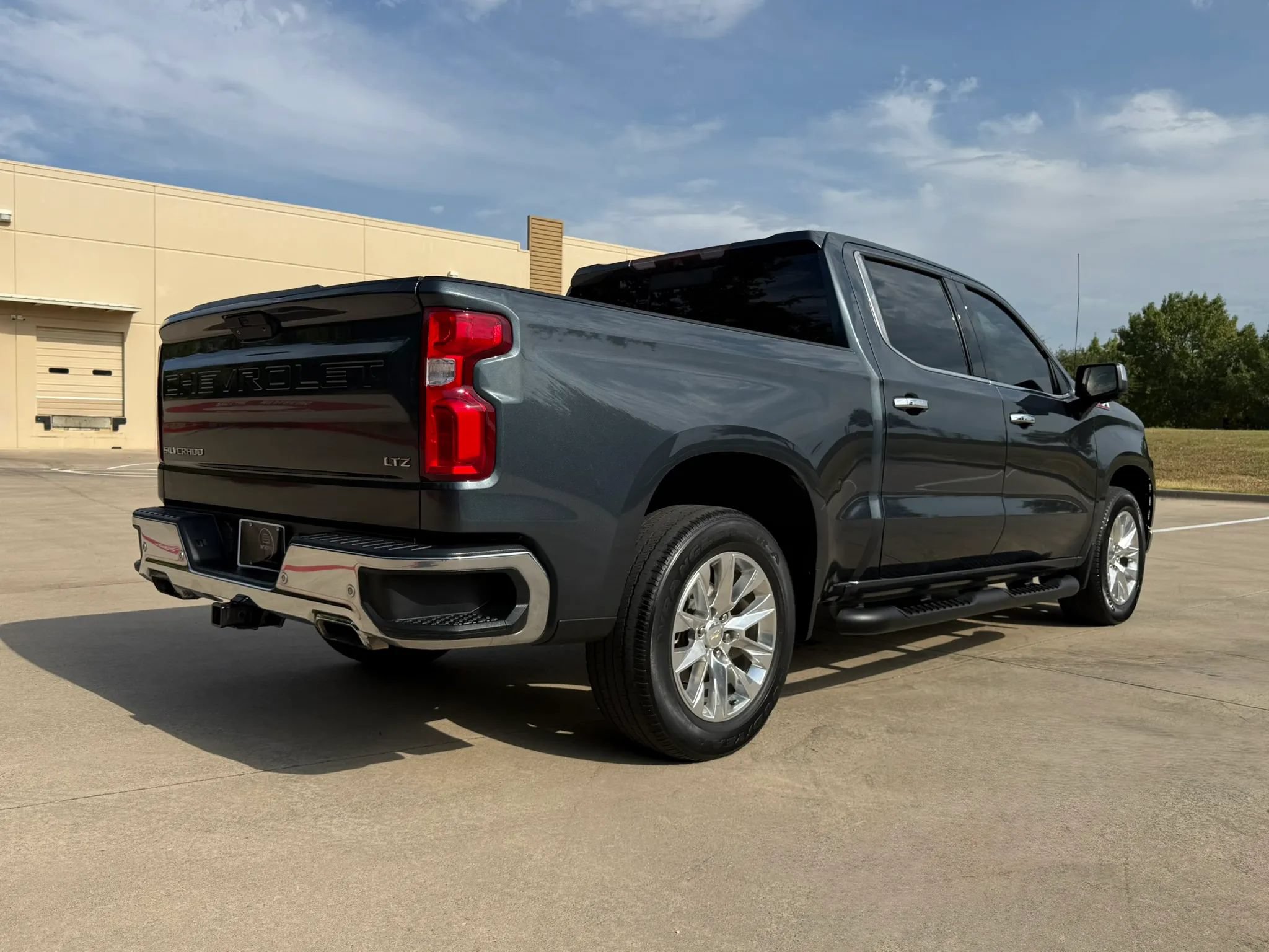 Used 2019 Chevrolet Silverado 1500 LTZ w/ LTZ Texas Edition AWD/4WD image 5
