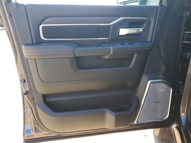 New 2026 RAM 3500 Laramie AWD/4WD image 19