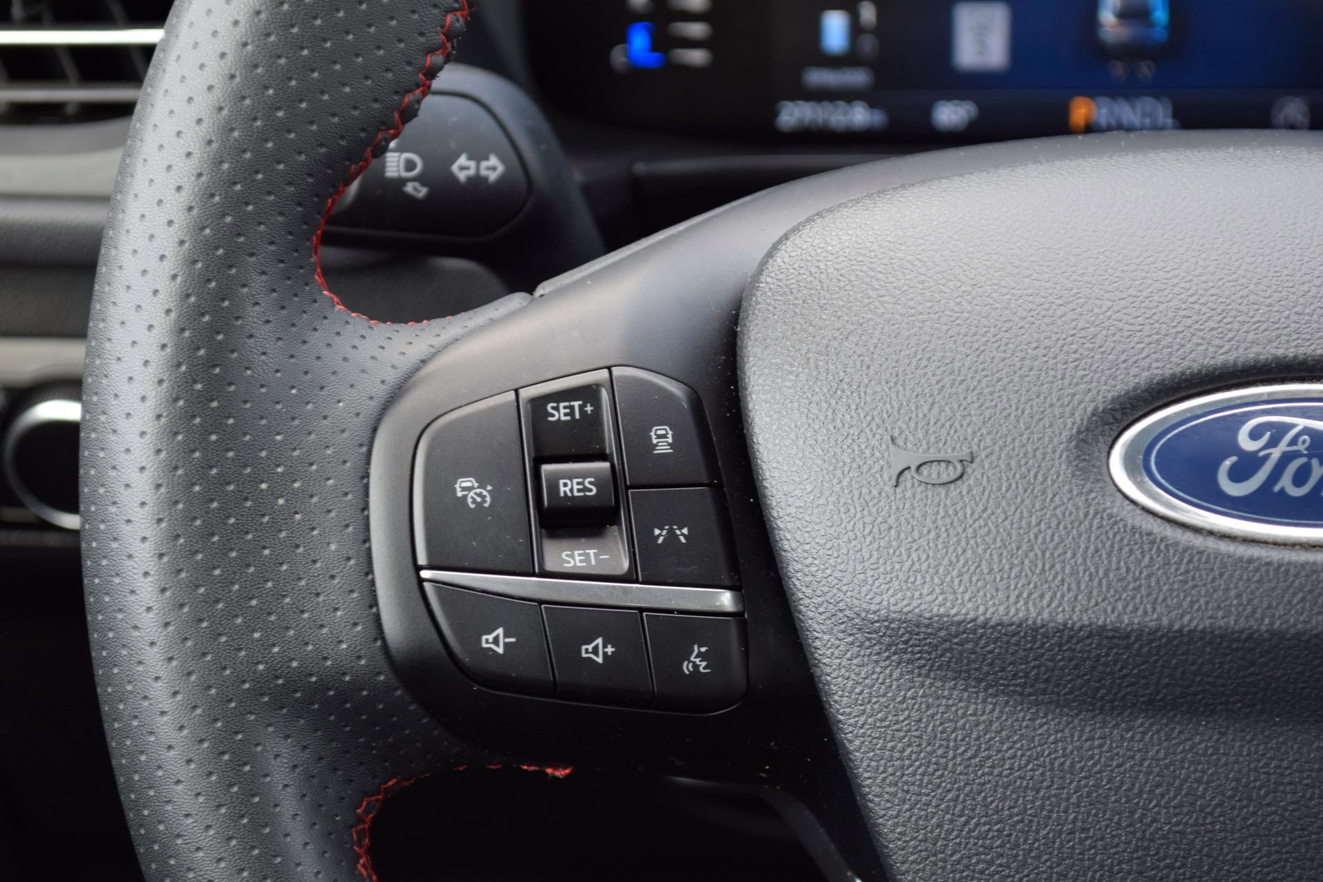 Certified 2024 Ford Escape ST-Line w/ Tech Pack #1 FWD image 9