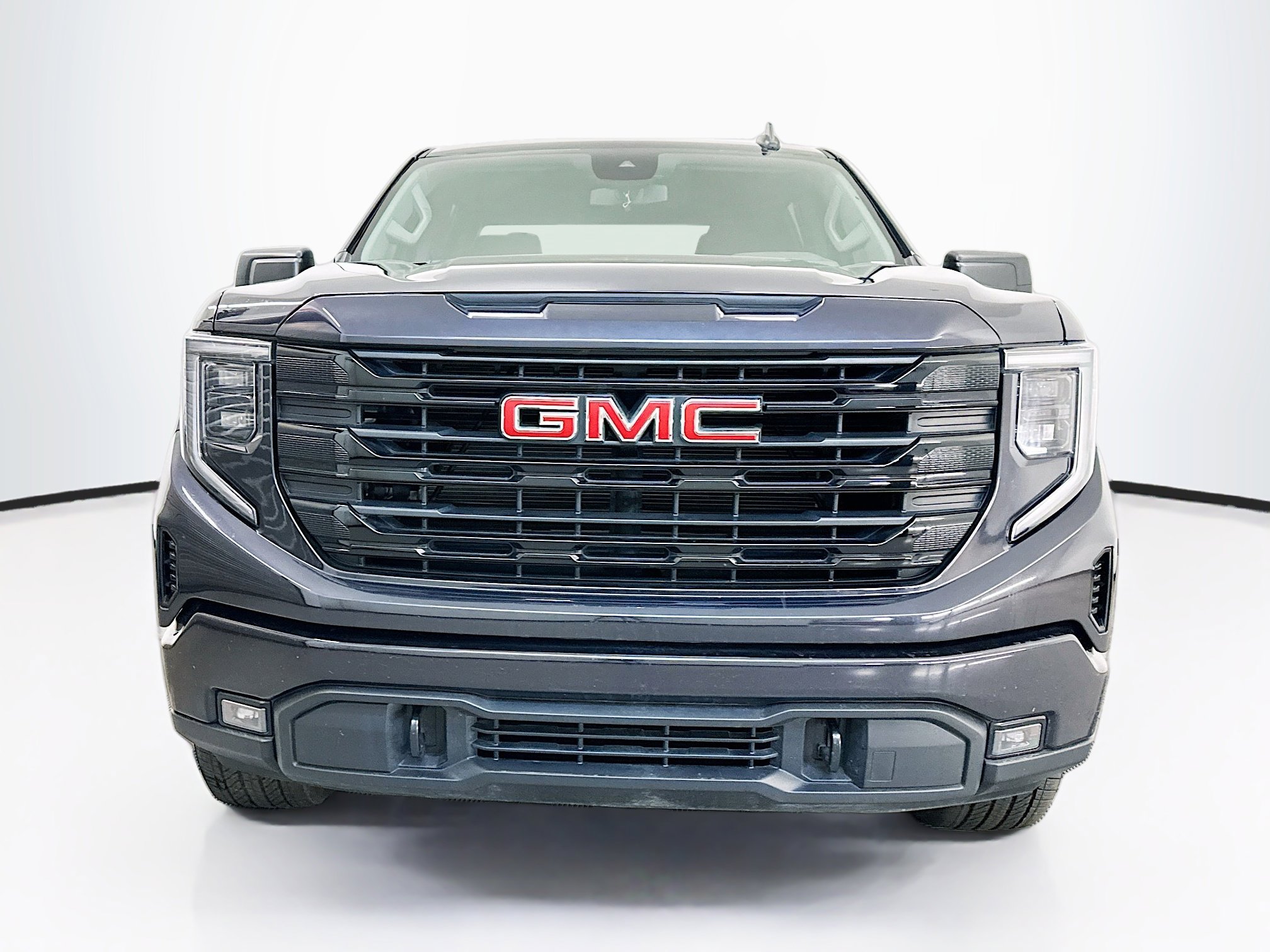 Used 2024 GMC Sierra 1500 Elevation image 2