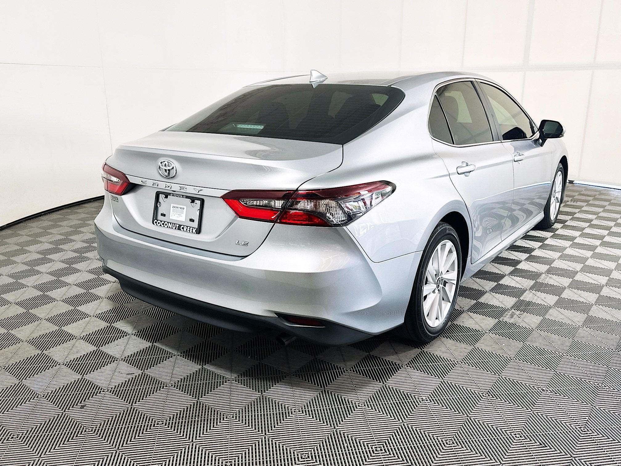 Used 2024 Toyota Camry LE w/ Convenience Package FWD image 3