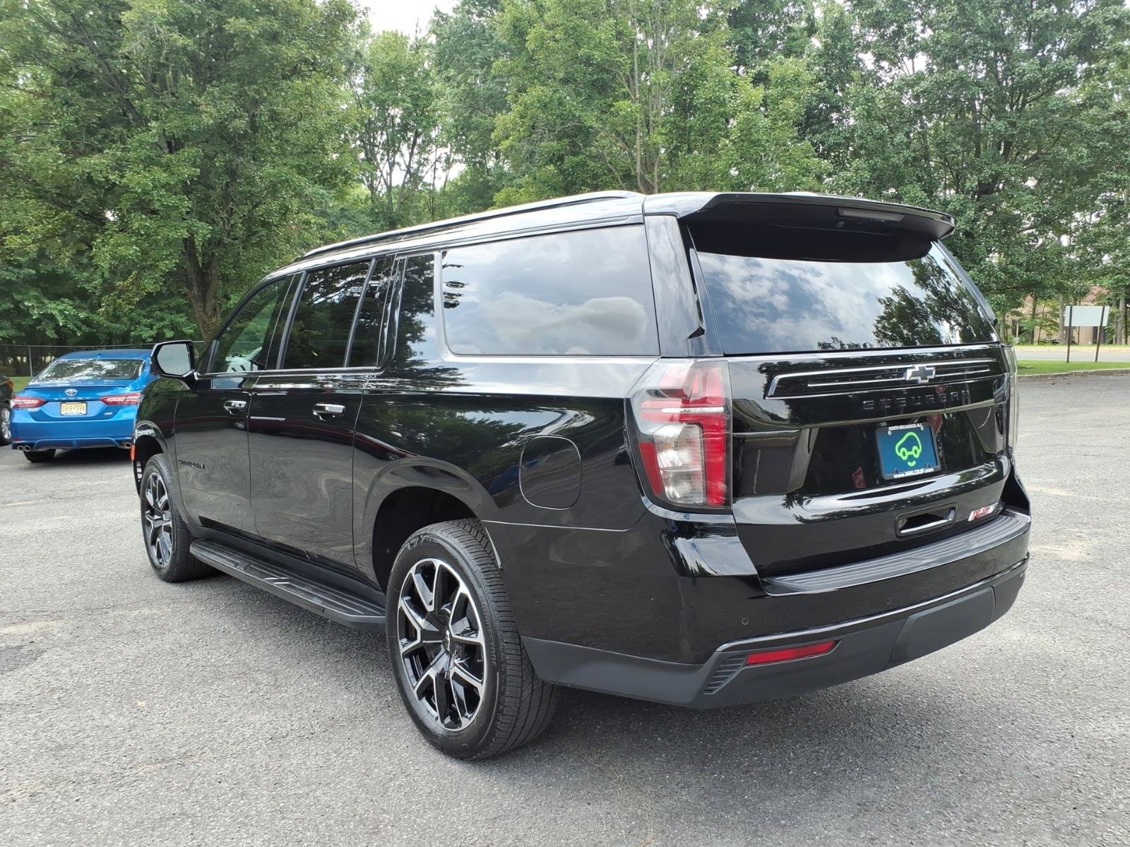 Certified 2024 Chevrolet Suburban RST w/ Luxury Package AWD/4WD image 4