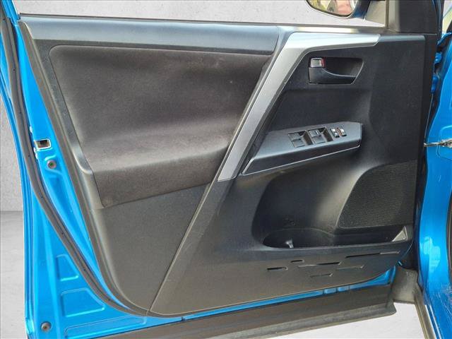 Used 2018 Toyota RAV4 LE FWD image 12