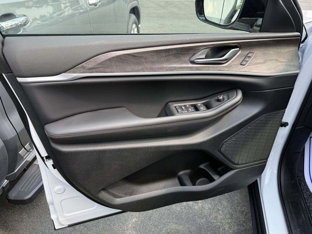 New 2026 Jeep Grand Cherokee Limited AWD/4WD image 16