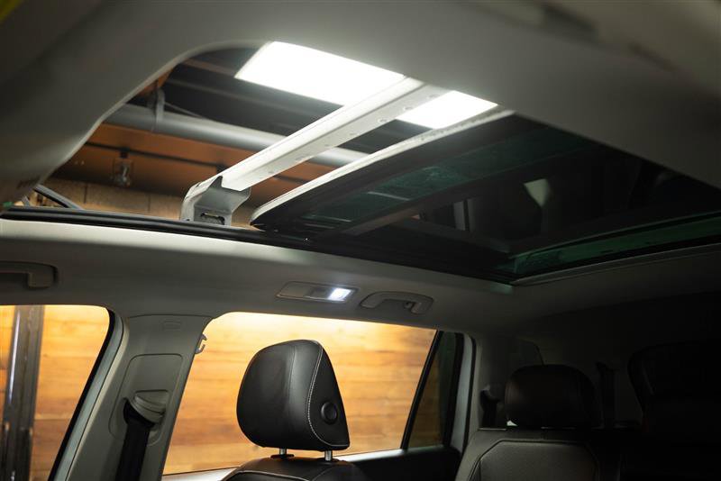 Used 2022 Volkswagen Tiguan SE w/ Panoramic Sunroof Package image 29