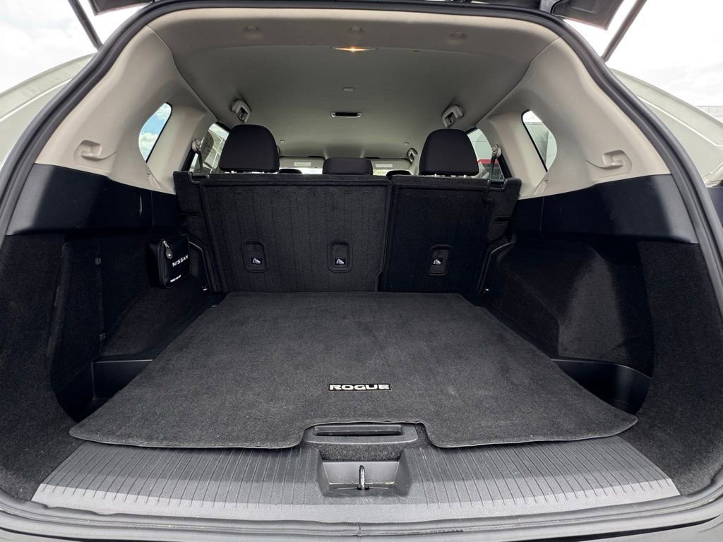 Used 2023 Nissan Rogue SV image 11