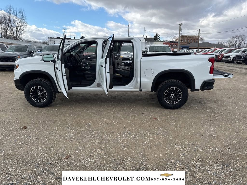 Used 2025 Chevrolet Silverado 1500 ZR2 w/ Technology Package image 30