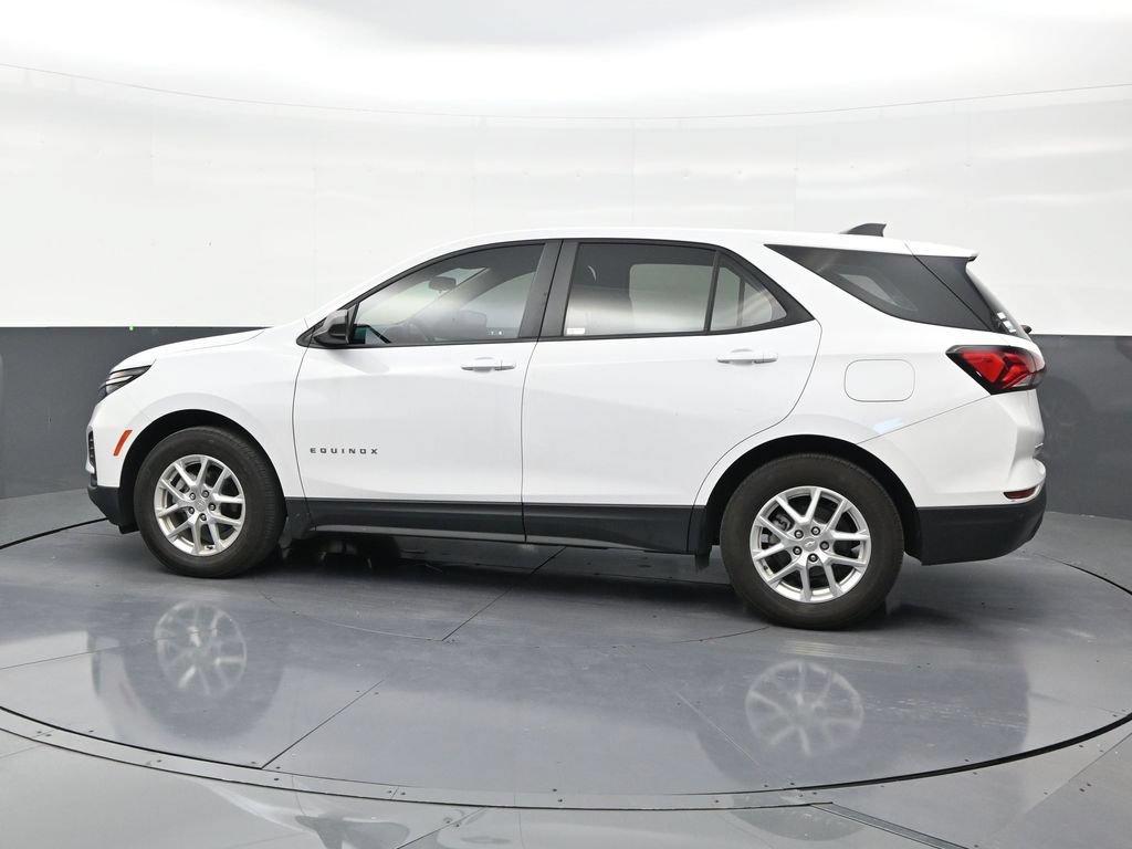 Used 2024 Chevrolet Equinox LS w/ Driver Confidence II Package FWD image 2