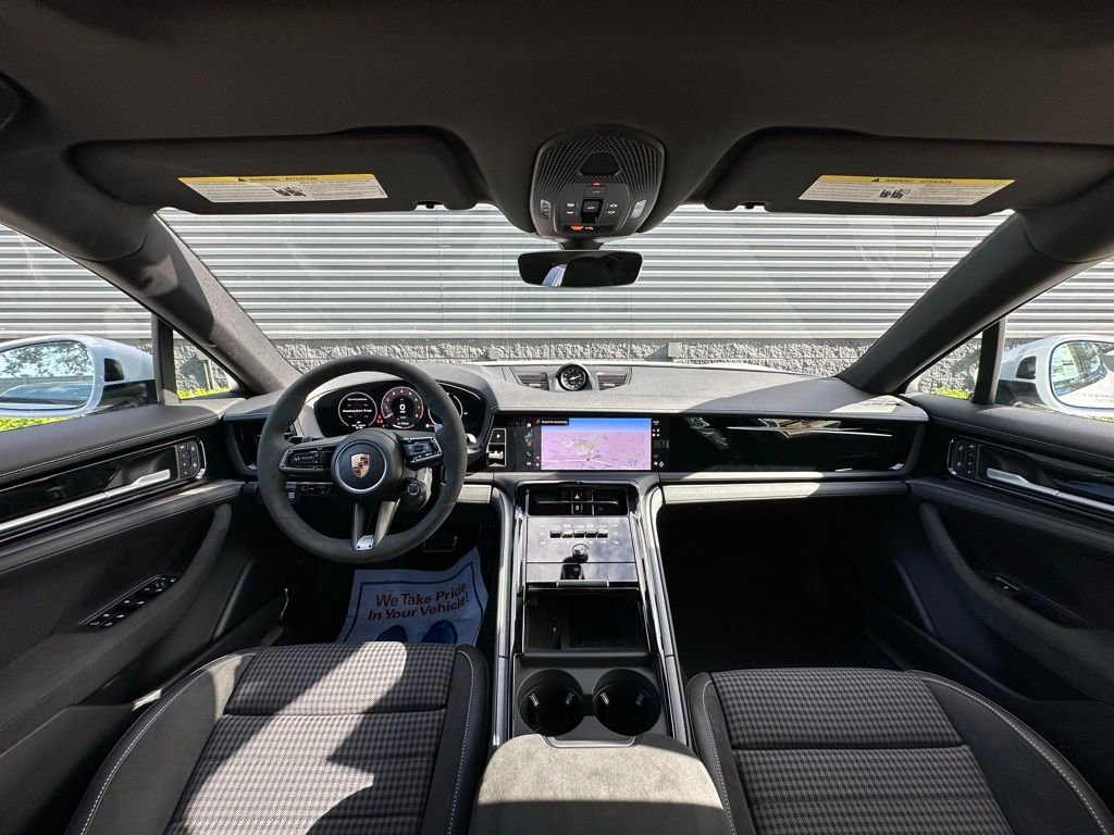 Used 2025 Porsche Panamera 4 image 32