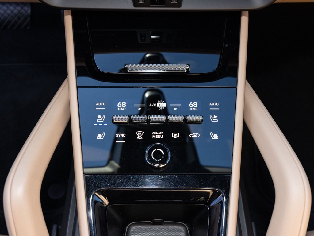 Used 2024 Porsche Cayenne Coupe image 37