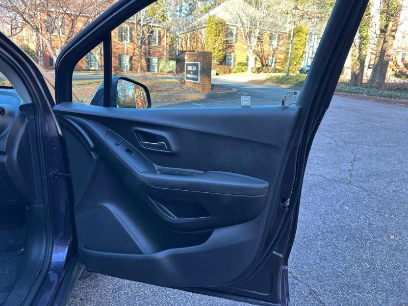 Used 2016 Chevrolet Trax LT w/ LT Convenience Package image 36