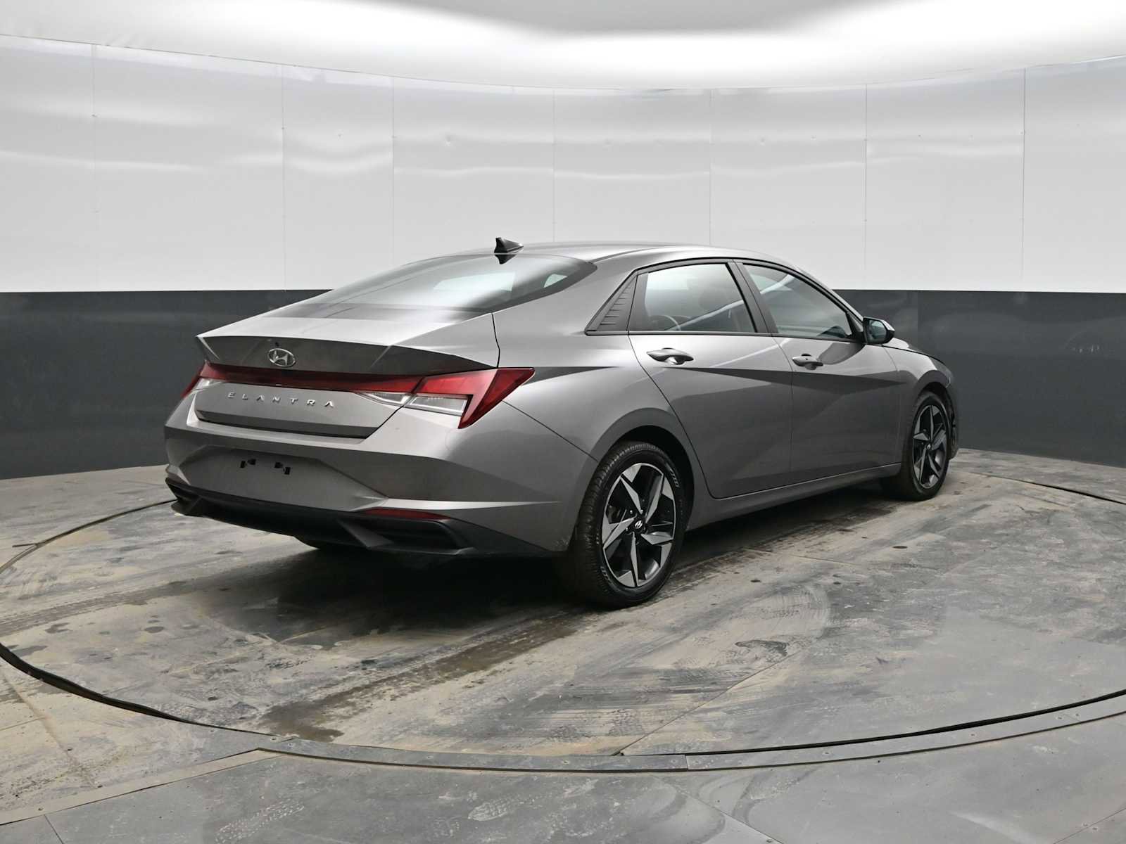 Used 2023 Hyundai Elantra SEL w/ Convenience Package image 7