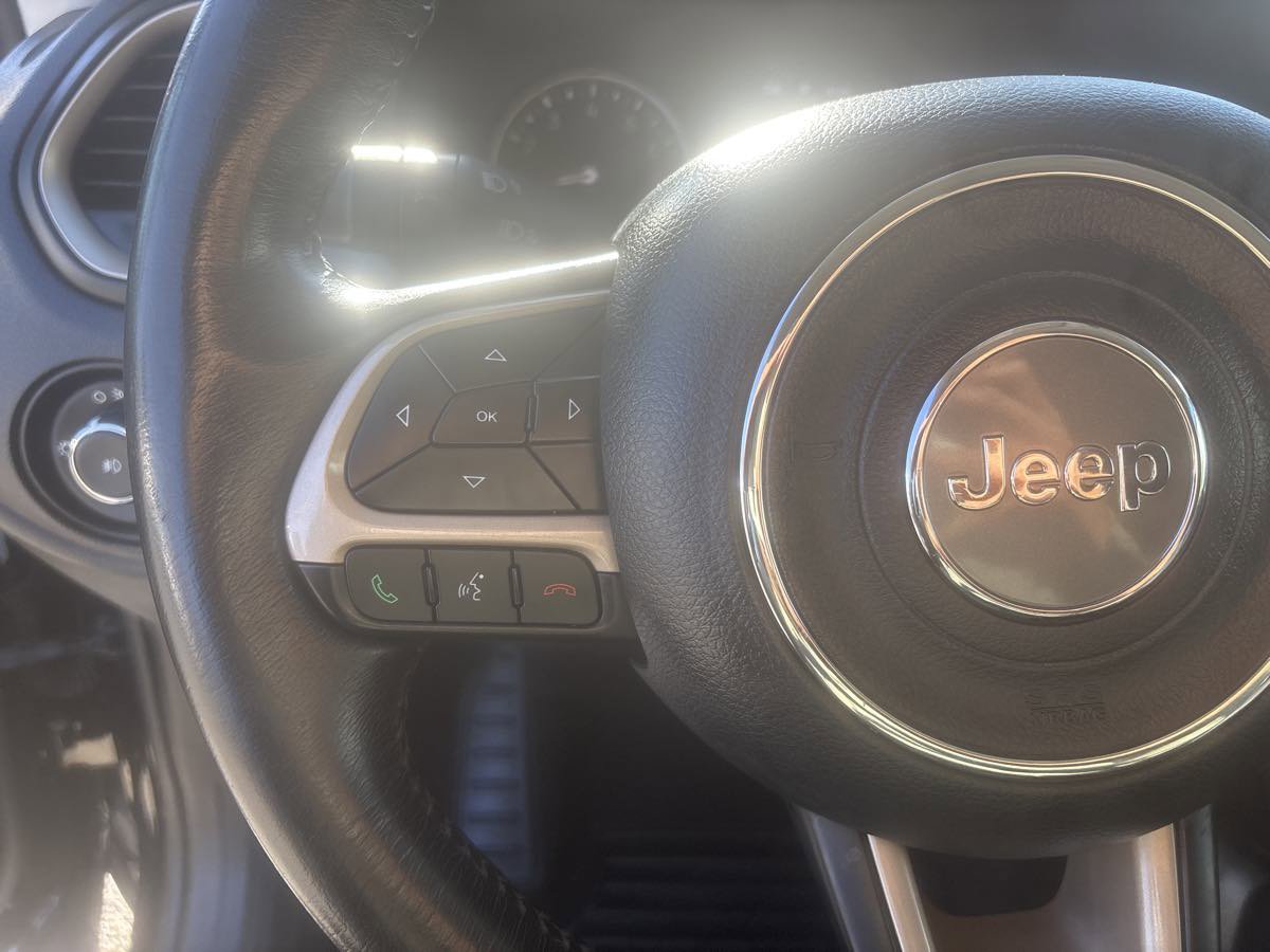 Used 2017 Jeep Renegade Latitude image 14