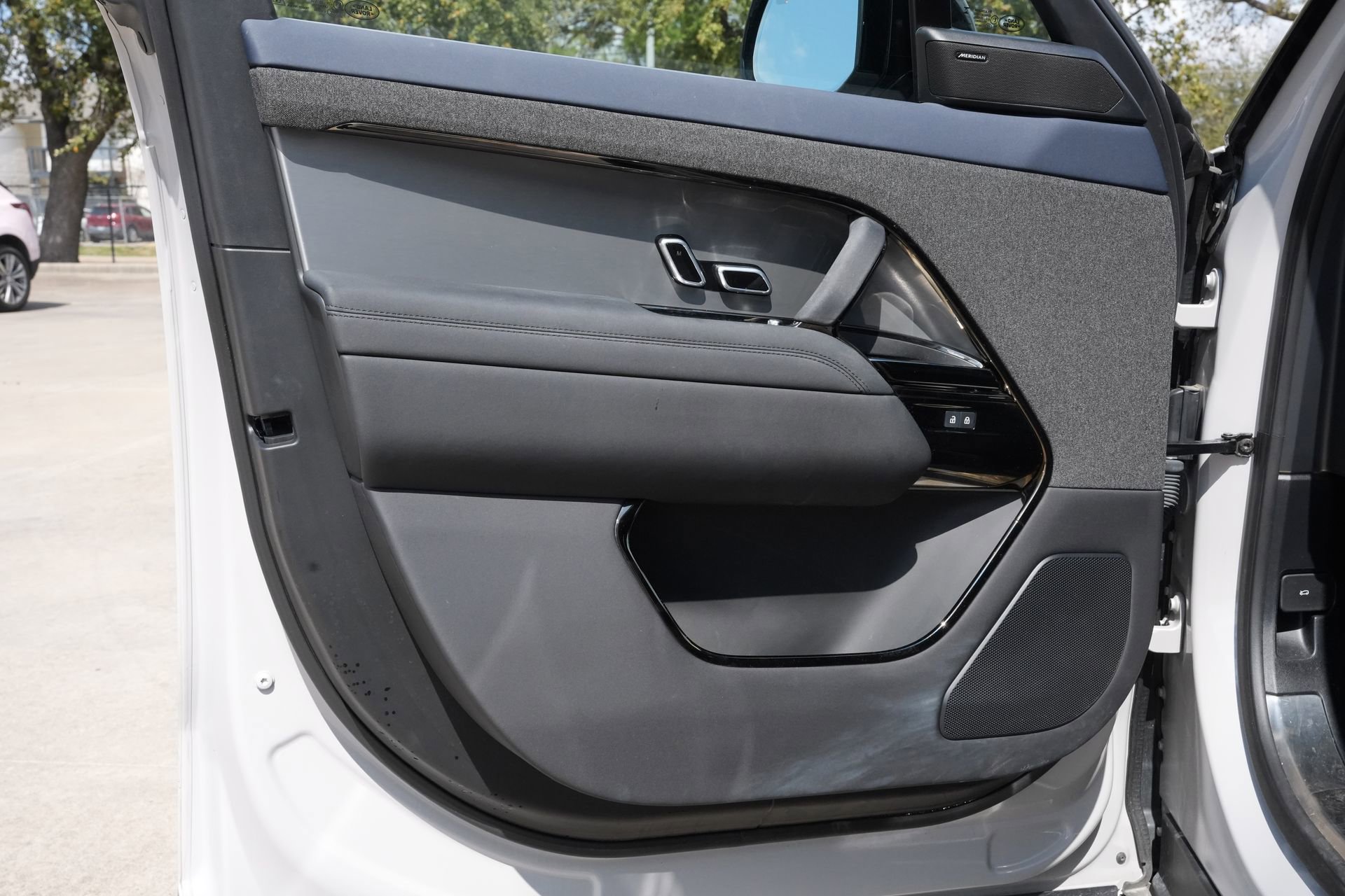 Used 2024 Land Rover Range Rover Sport SE image 19