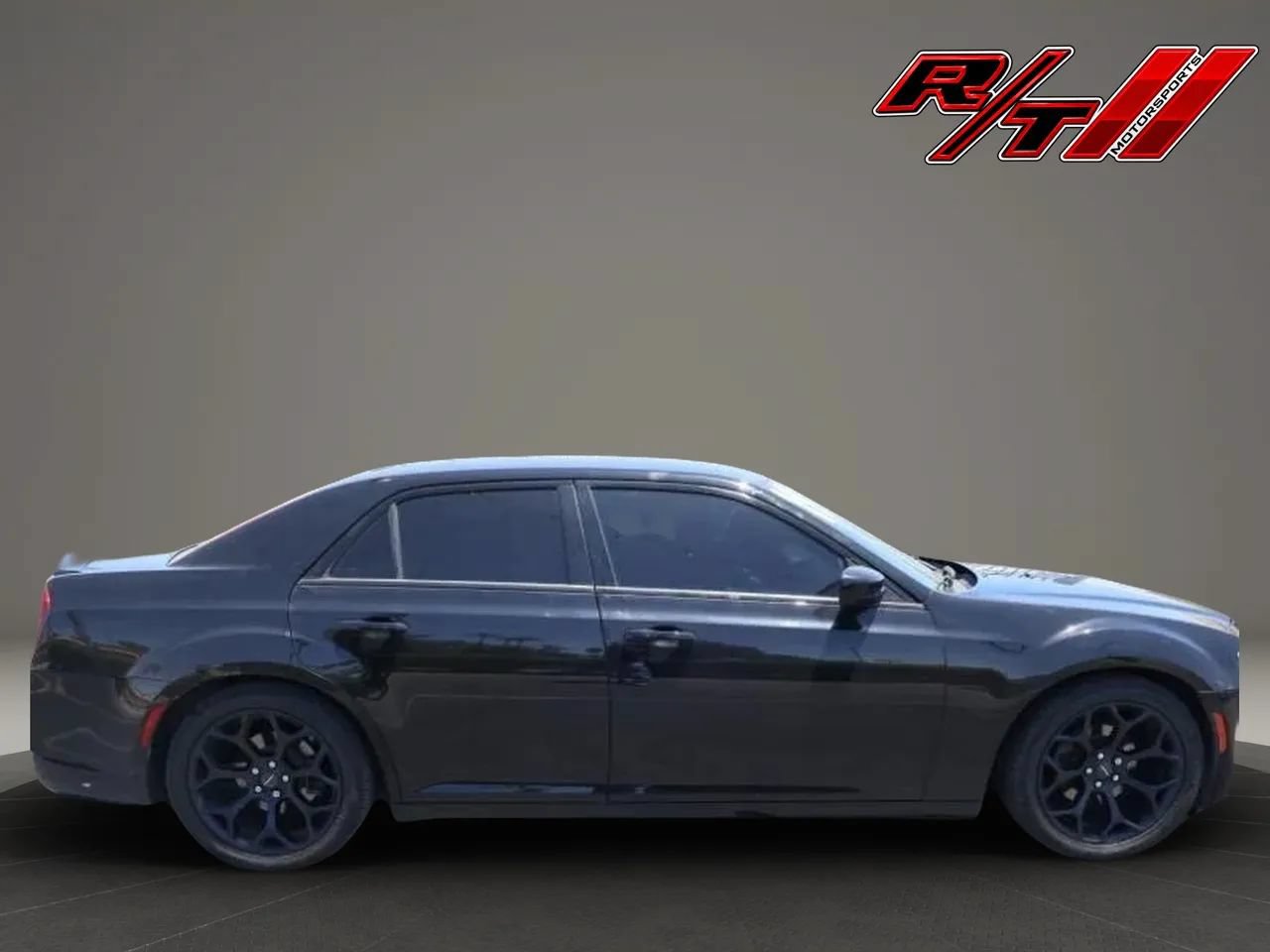Used 2019 Chrysler 300 Touring w/ Sport Appearance Package RWD image 8